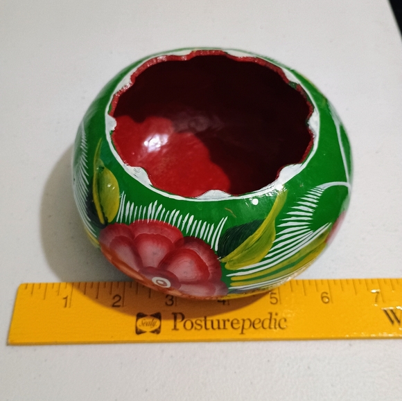 Hand-Painted Green and Red Floral Gourd Bowl - Picture 5 of 5